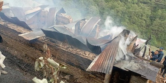 सिन्धुपाल्चोकको जुगलमा आगलागीबाट पाँच घर जले, करिब ६० लाखको क्षति