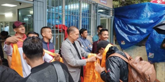रसुवामा फसेका १७३ जनालाई तातोपानी नाका हुँदै नेपाल फर्काइयो