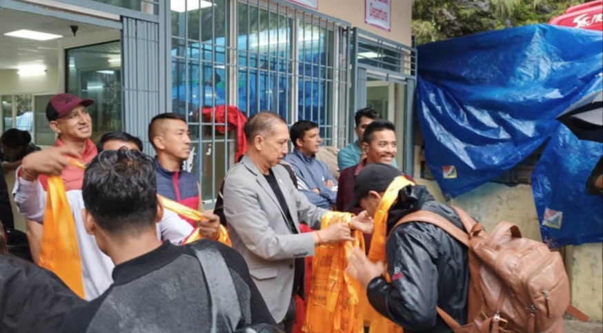 रसुवामा फसेका १७३ जनालाई तातोपानी नाका हुँदै नेपाल फर्काइयो