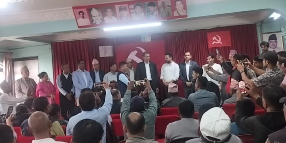 पटक-पटक दल बदल्दै स्थानीय नेता, सिन्धुपाल्चोकबाट को-को प्रवेश गरे माओवादीमा ? (भिडियो)