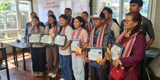 एसइइमा उत्कृष्ट जीपीए ल्याउने सिन्धुपाल्चोकका विद्यार्थी सम्मानित