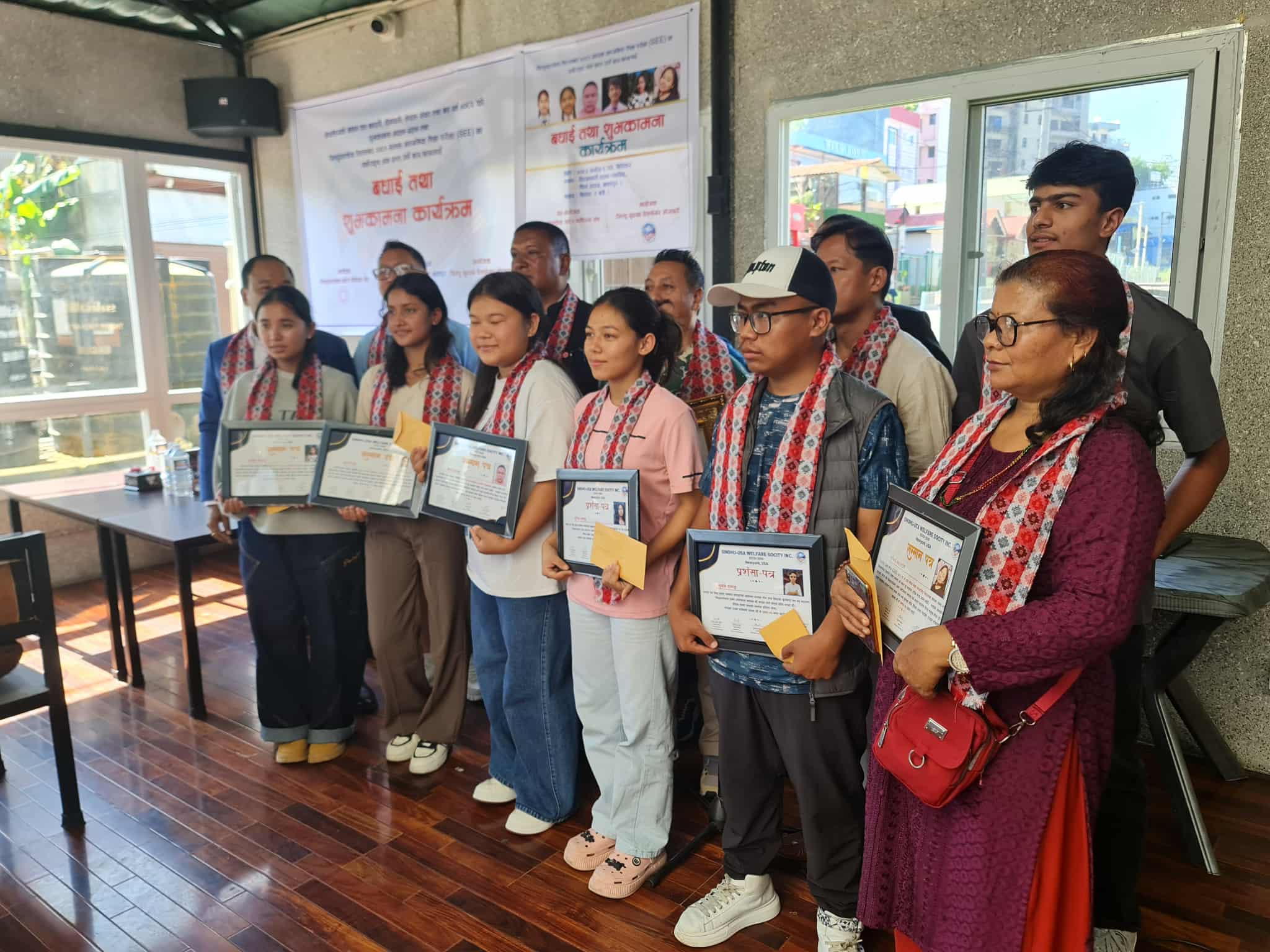 एसइइमा उत्कृष्ट जीपीए ल्याउने सिन्धुपाल्चोकका विद्यार्थी सम्मानित