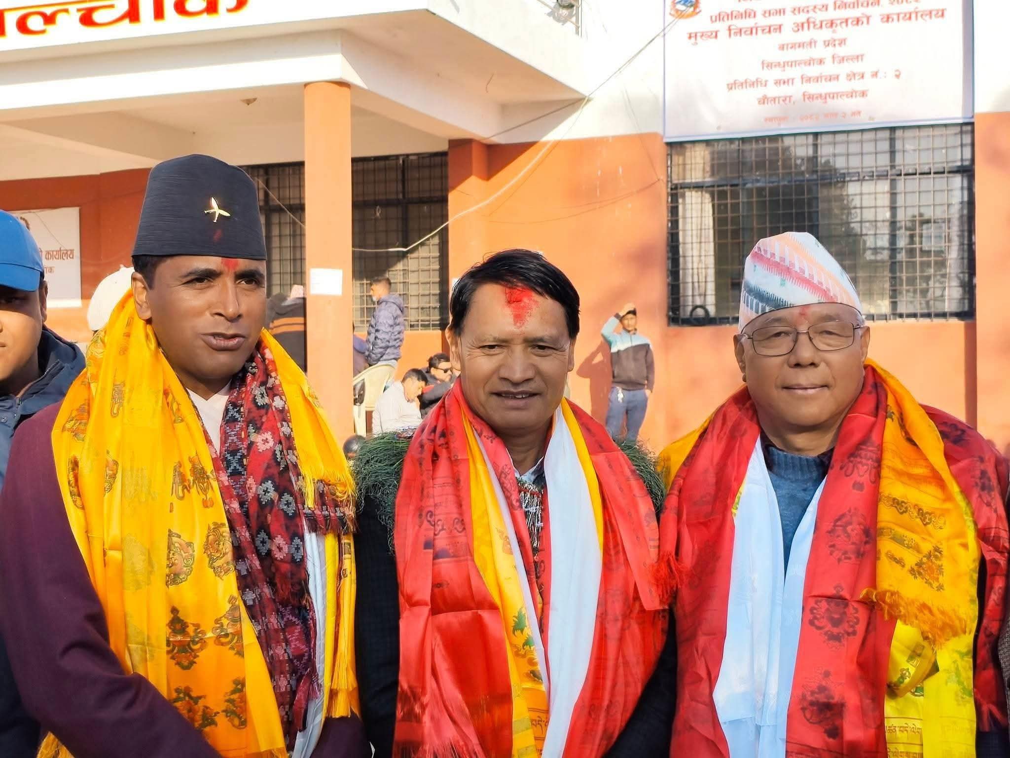 साधारण लेखपढदेखि पीएचडी इन्जिनियरसम्म सिन्धुपाल्चोक २ का उम्मेदवार, कसको शिक्षा कति ?