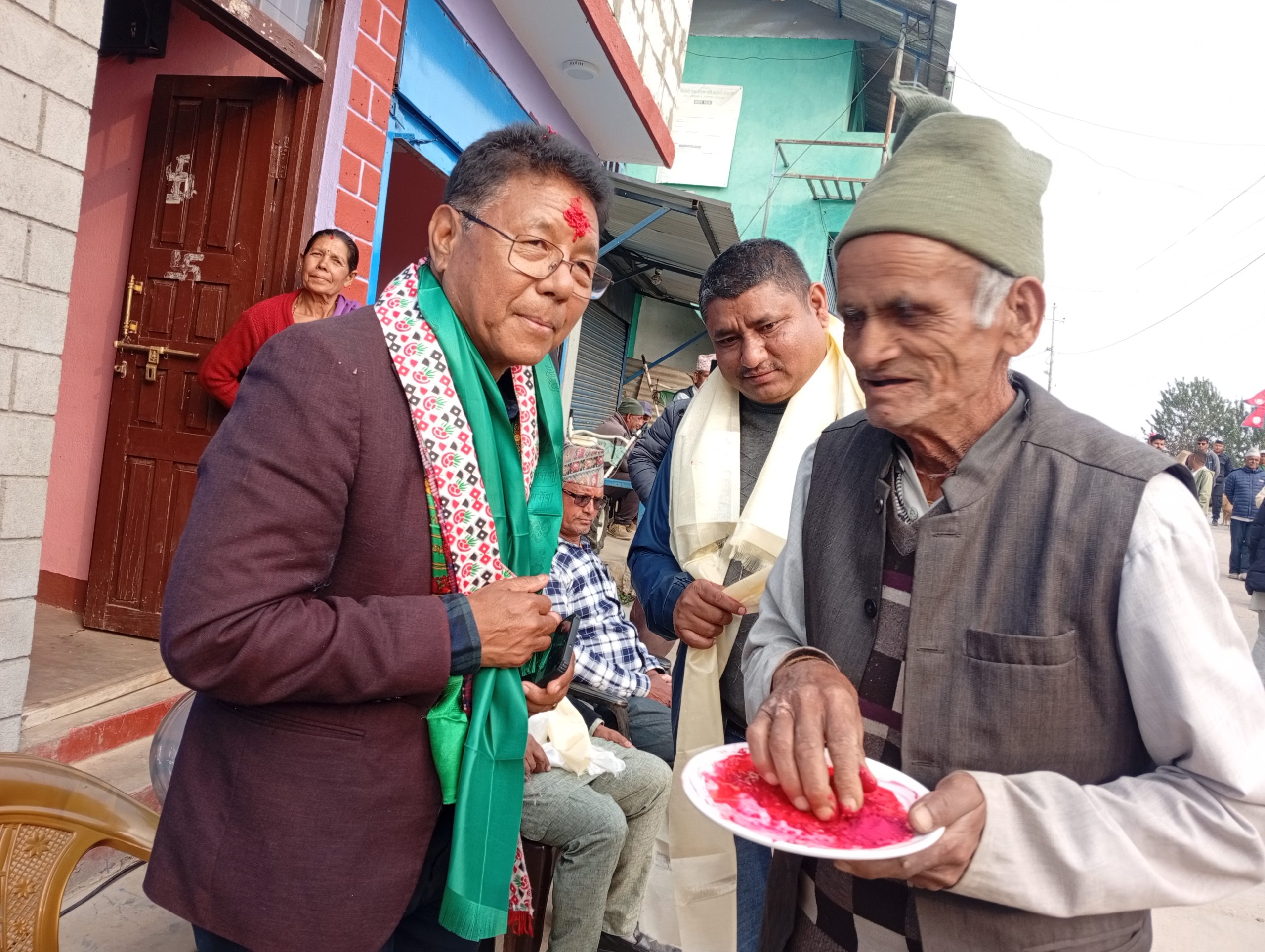 वंशलाललाई ठूलाेसिरूवारीवासीको आशिर्वाद : मन्त्री भएर विकास गरेकाे देख्न पाउँ