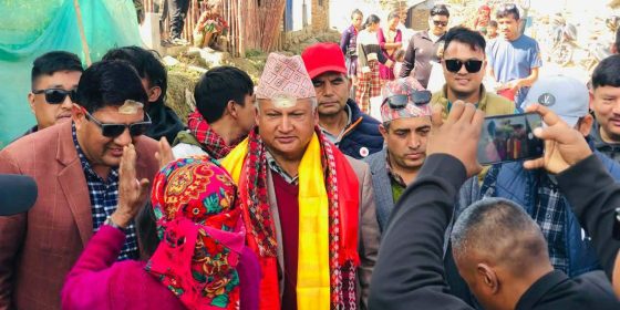 एमाले उम्मेदवार सरेश नेपाल घरदैलोमा, स्थानीयको समस्या सुन्दै समाधान दिने प्रतिवद्धता