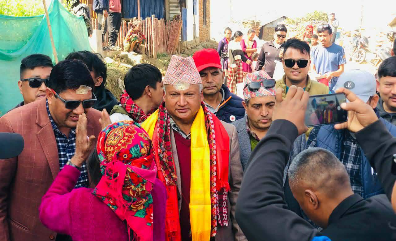 एमाले उम्मेदवार सरेश नेपाल घरदैलोमा, स्थानीयको समस्या सुन्दै समाधान दिने प्रतिवद्धता