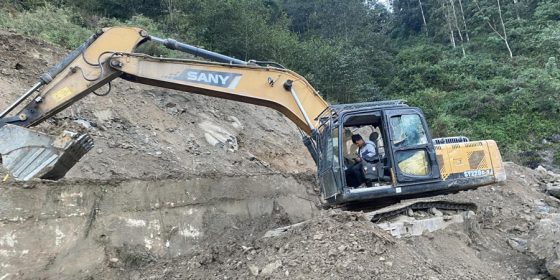 सवारी आवागमनमा रोक लगाएर धुलिखेल-खावा सडक स्तरोन्नति थालियो