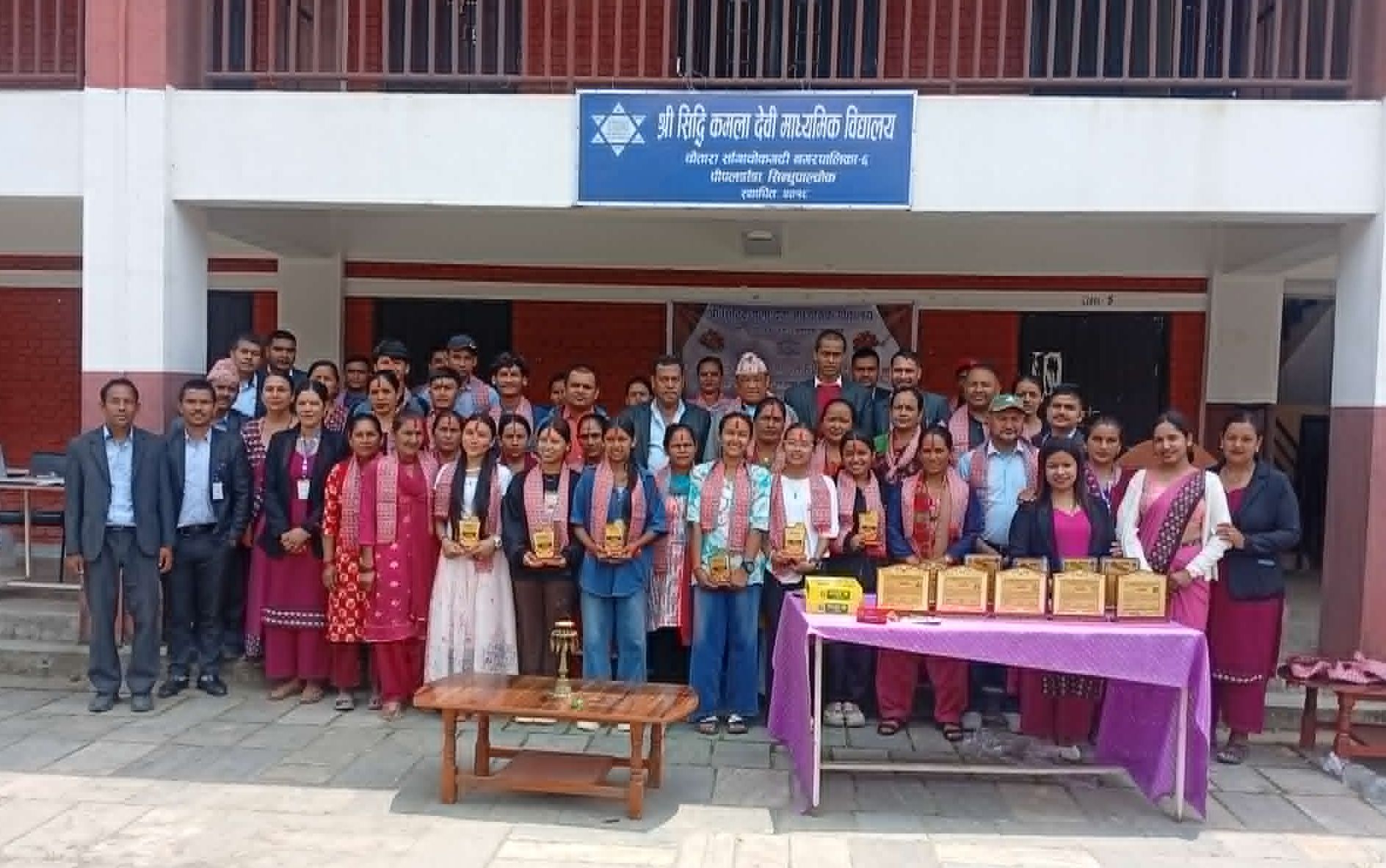 सिद्धिकमलाका शिक्षक र विद्यार्थीहरु सम्मानित, एसइइ नतिजाले चुनौति थपेको शिक्षकको भनाइ