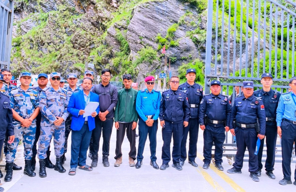 तातोपानी नाकानजिक ड्रोन उडाएको आरोपमा चिनियाँको नियन्त्रणमा रहेका दुई युवा रिहा