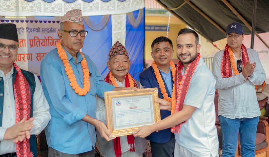 जुम्लाका मञ्जिलले जिते राष्ट्रिय कविता प्रतियोगिताको पुरस्कार