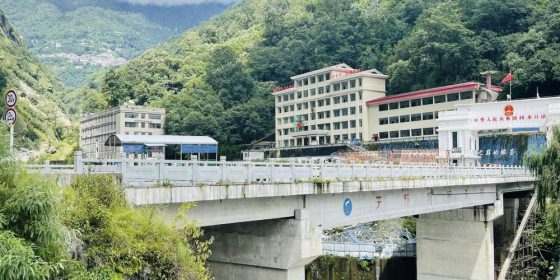 चीनले देखायो बाढीको जोखिम, झाङ्मु पोर्ट बन्द गर्दा तातोपानी नाका ठप्प